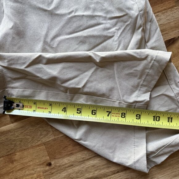 Old Navy Men's Active Go-Dry Cool Stretch Tech Beige Shorts Sz 33 Outdoor Travel - Picture 5 of 7